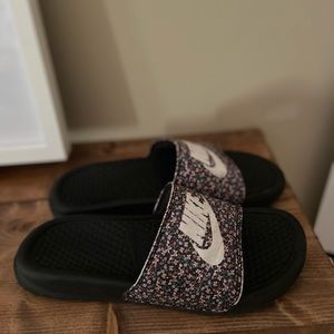 Nike women’s slides